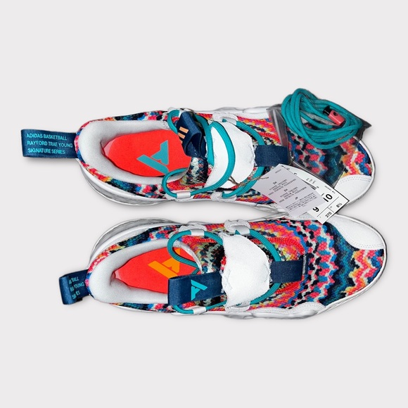 Trae Young 1 - Picture 9 of 12